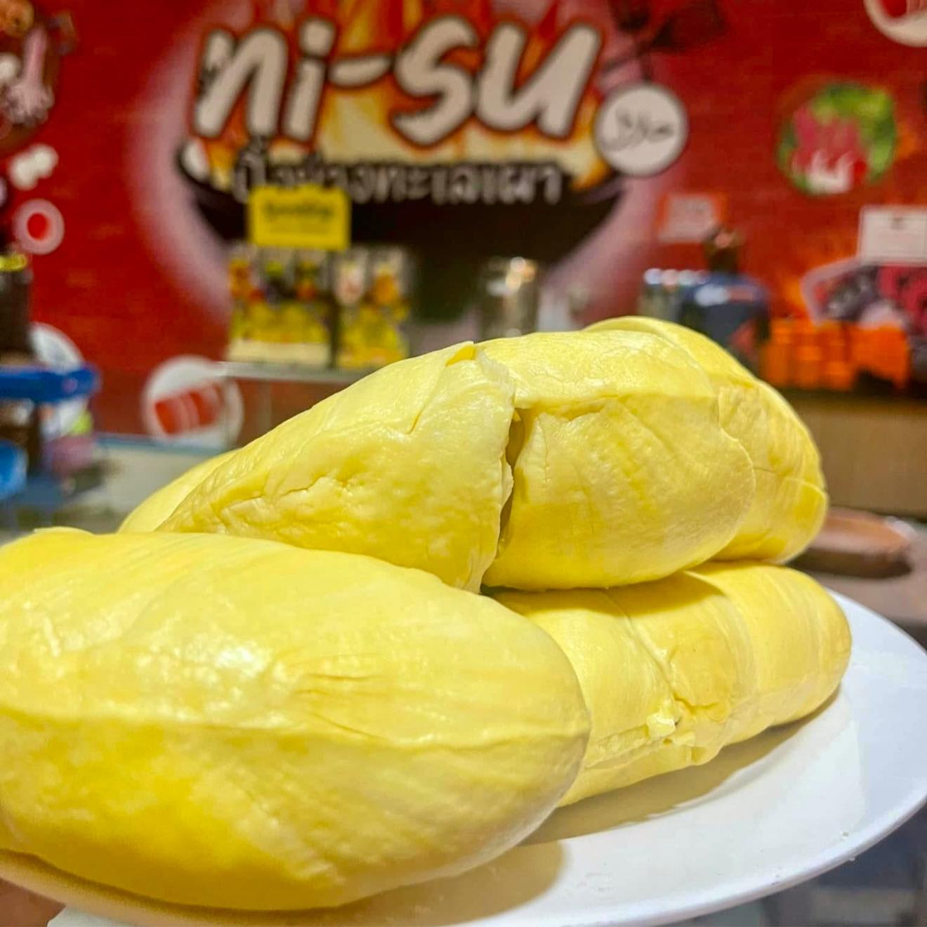 Ni-Su ปิ้งย่างทะเลเผา แถมเรายังได้กินฉ่ำๆ ‘บุฟเฟต์ทุเรียนหมอนทอง’