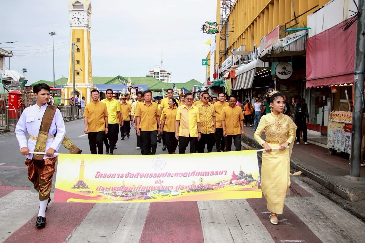 บรรยากาศ รถแห่เทียนพรรษาและประกวดเทียนพรรษา นครนนท์-นนทบุรี