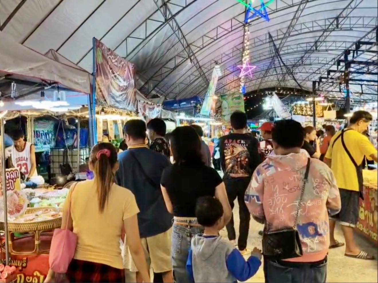 รีบเล้ยย สมบัติบุรีแฟร์ 2 วันสุดท้ายของกินของขาย และ คอนเสิร์ตศิลปิน