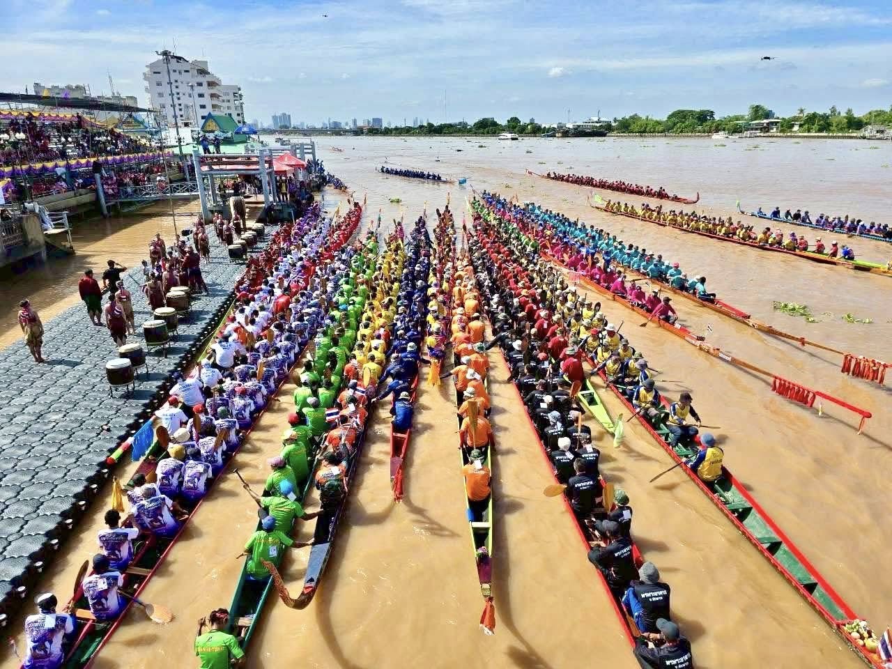 บรรยากาศพิธีเปิดงานยิ่งใหญ่นนทบุรี การแข่งขันเรือยาว ชิงถ้วยพระราชทานฯ 2568