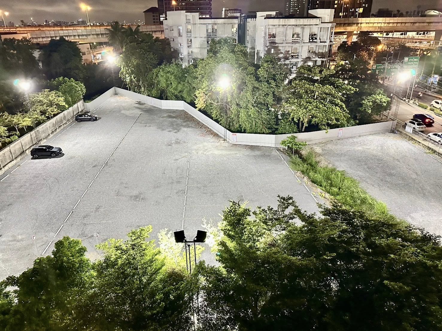 เปิดแล้วที่จอดรถยนต์ พระนั่งเกล้า Parking