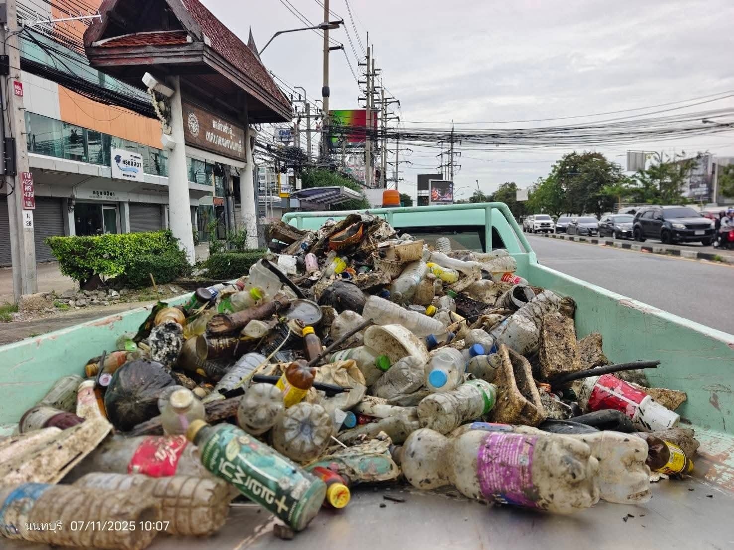 โอ้โห้…พึ่งจะทำไปไม่กี่วัน ขยะเต็มอีกแล้ว