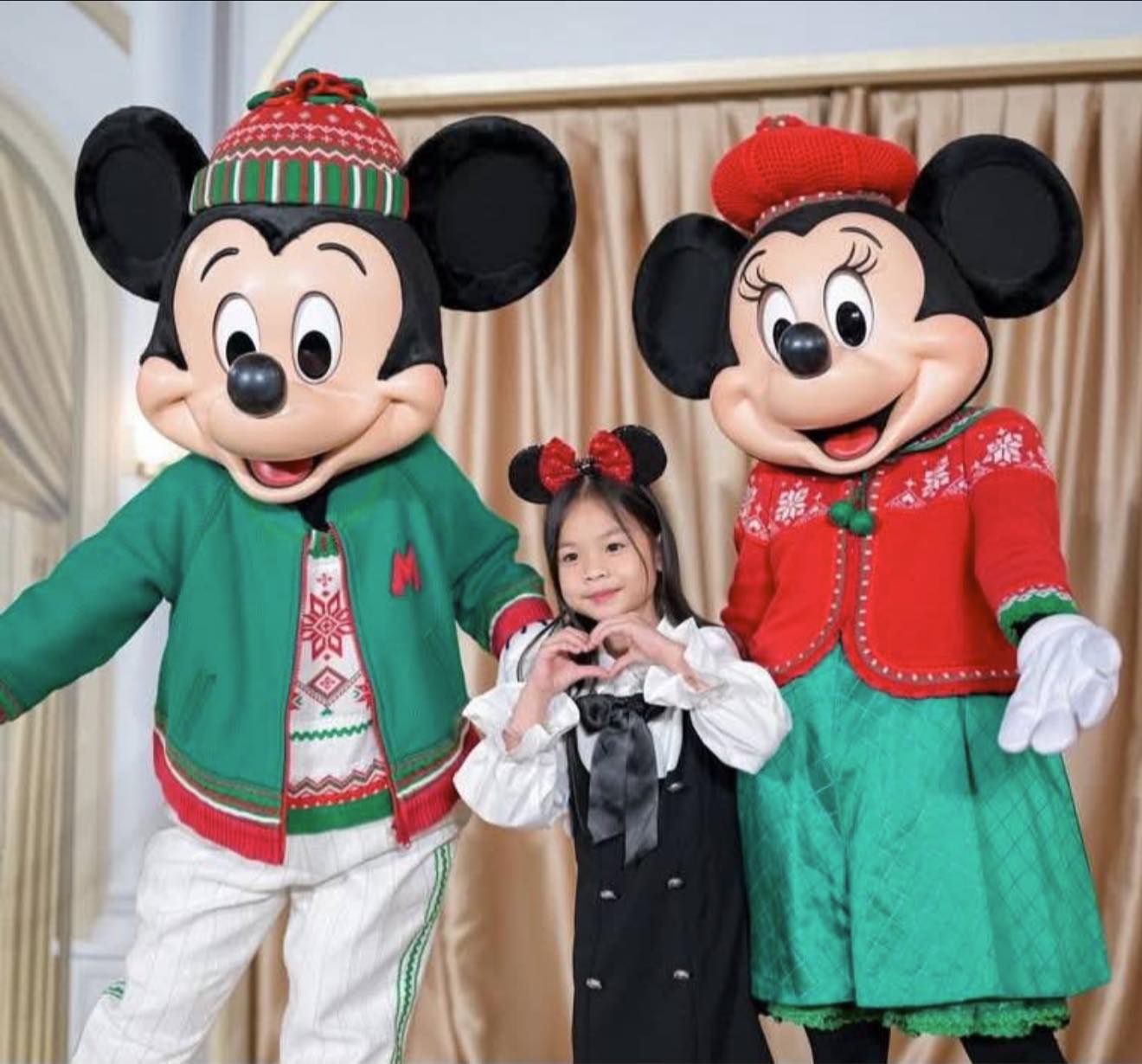 WoW ”มิกกี้ เมาส์“ เราพลาดได้ไง น้องๆหนูๆไปกอดกันๆ