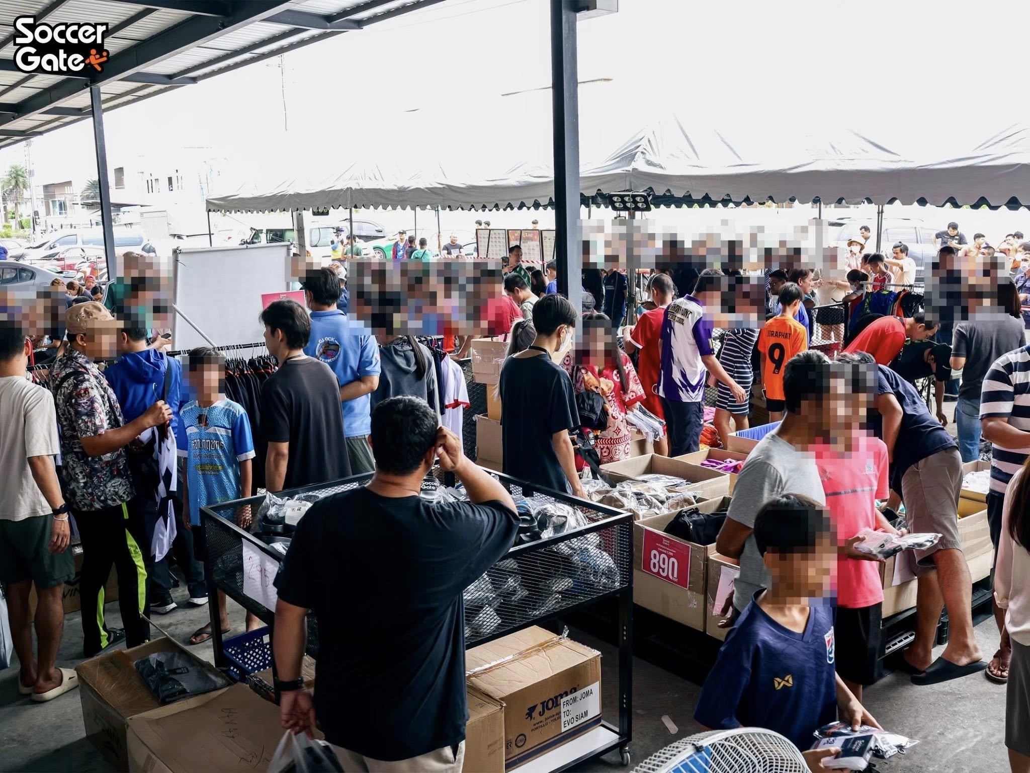 บางใหญ่ แค่ปากซอย เปิดโกดังลดกระหน่ำส่งท้ายปี SoccerGate Mega Big Sale