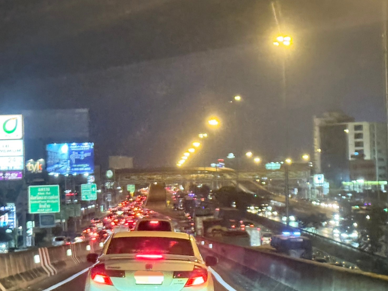 มา บางใหญ่ ทีไรได้แต่ทำใจ รถติดหนัก ยาวถึงโลตัสพลัสมอลล์