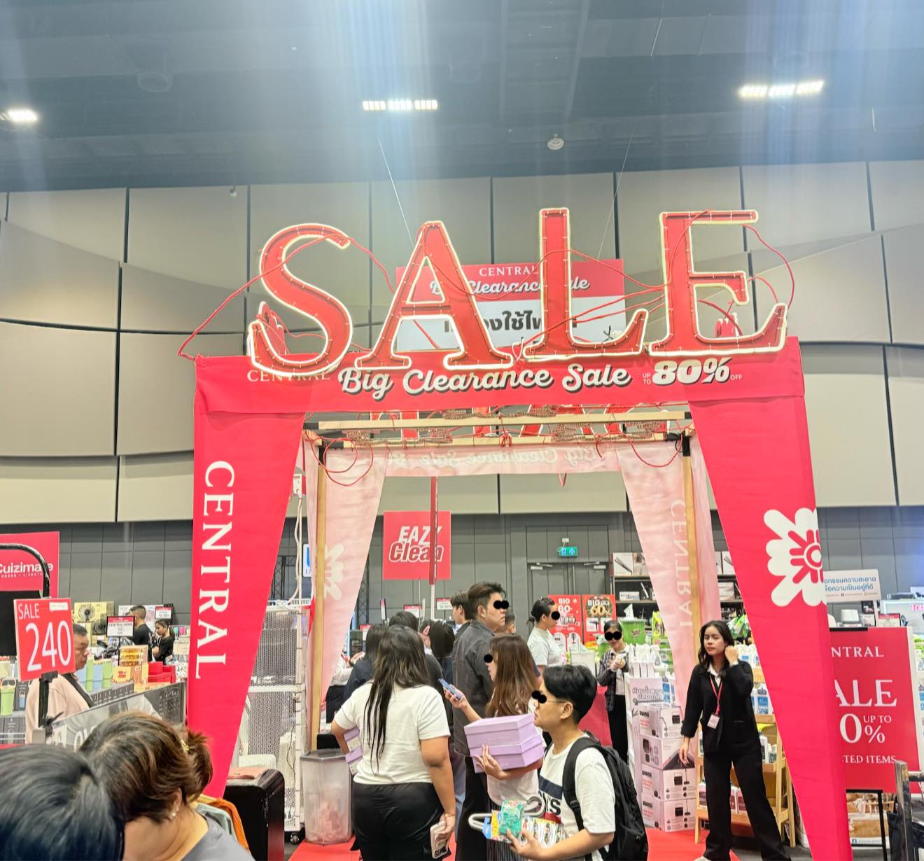 ห้างใหญ่ลดกระหน่ำ ลดสูงสุด 80 % ของแบรนด์ดังทั้งน้านน