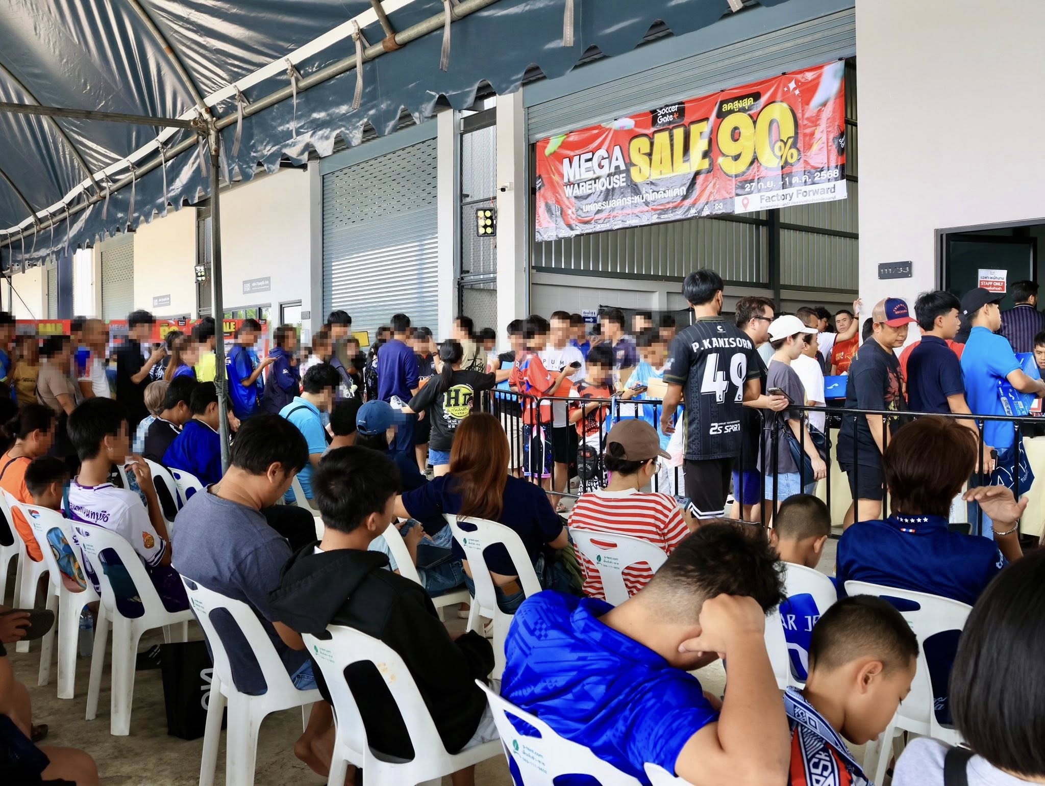 หมดแล้วหมดเล้ยย เปิดโกดังลดครั้งสุดท้ายส่งท้ายปี ลดสูงสุด 80% แค่ 5 วัน