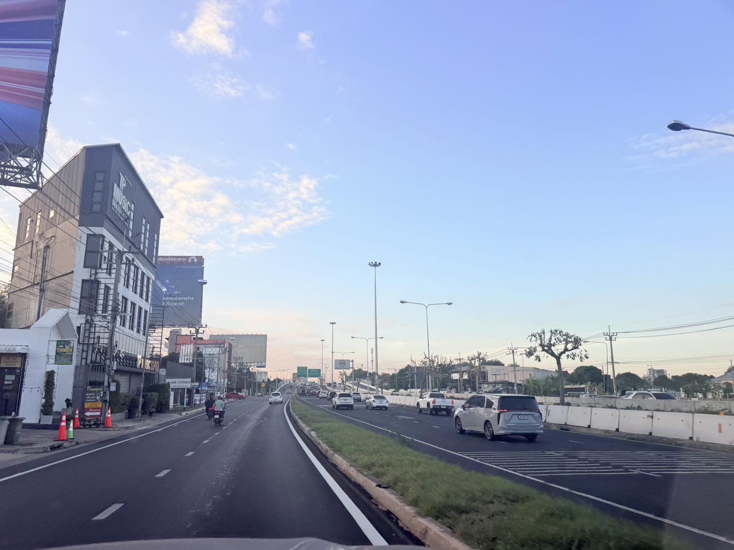 วันจันทร์ … มันไม่คึกคักได้ไง