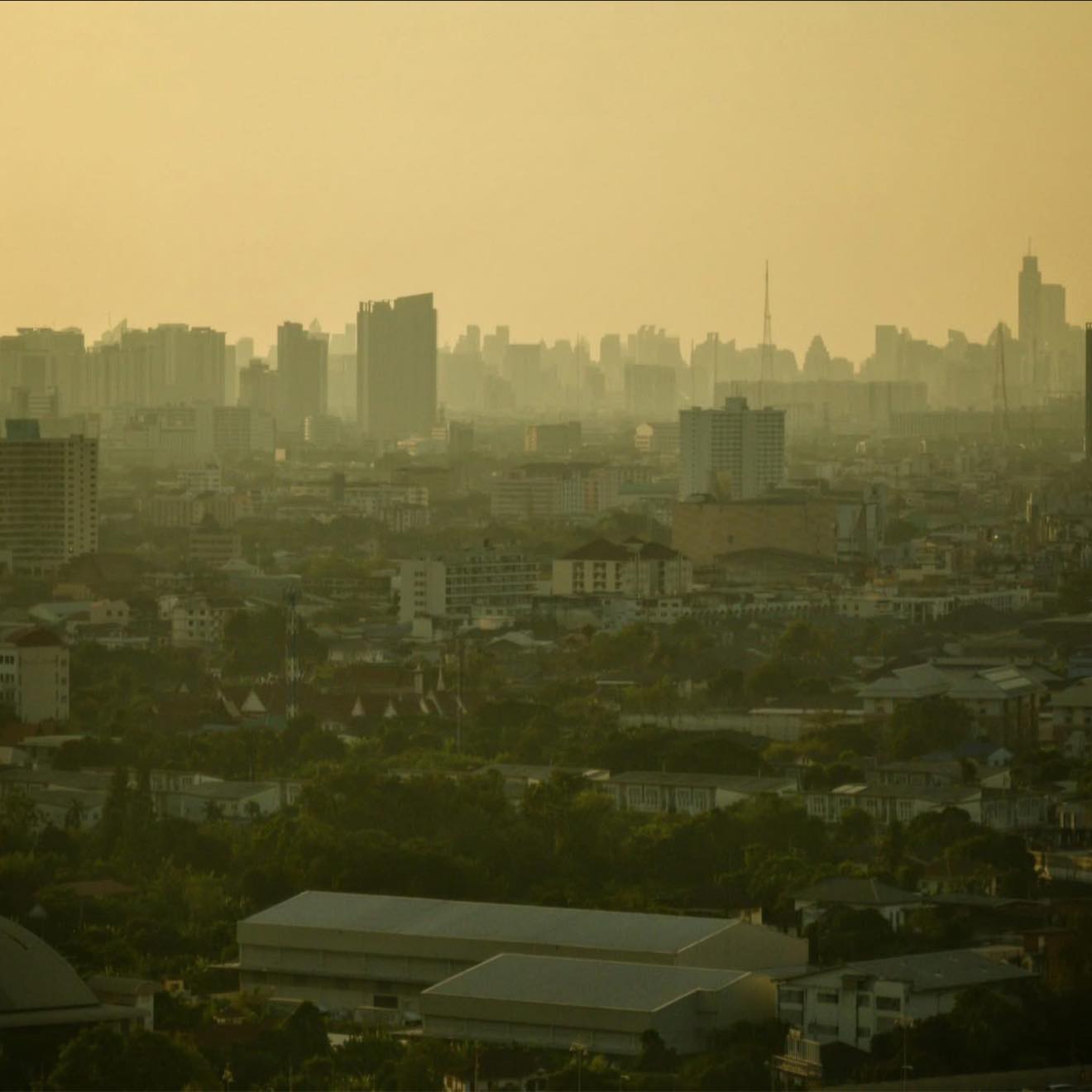 หมอกจางๆ หรือ ควัน มาพร้อมกับความหนาวขึ้น ช่วงเช้าวันนี้ ณ นนทบุรี