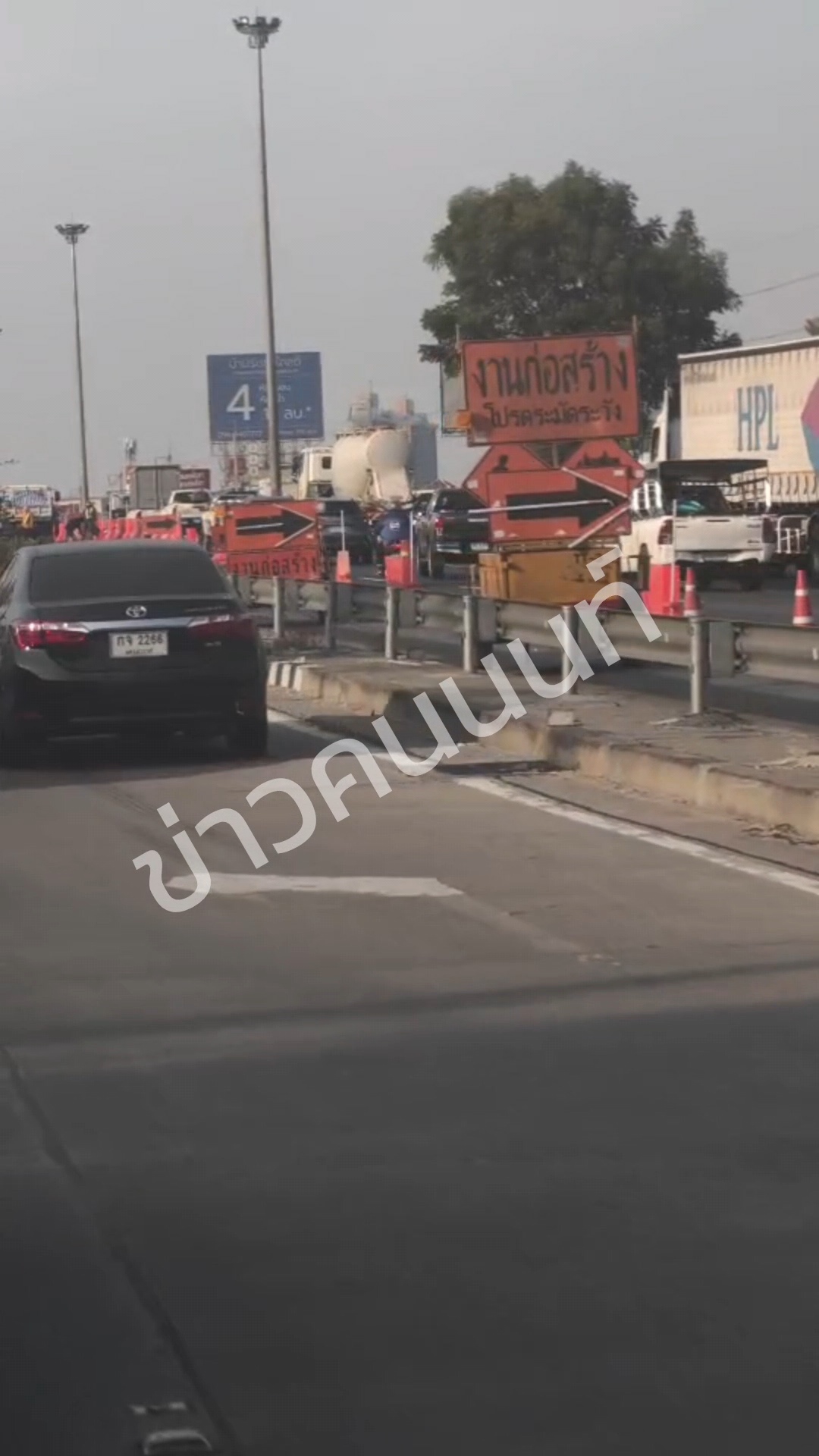 ถนนกาญจนาภิเษก ขาออก รถติดยาวแล้ว…หลายกิโล