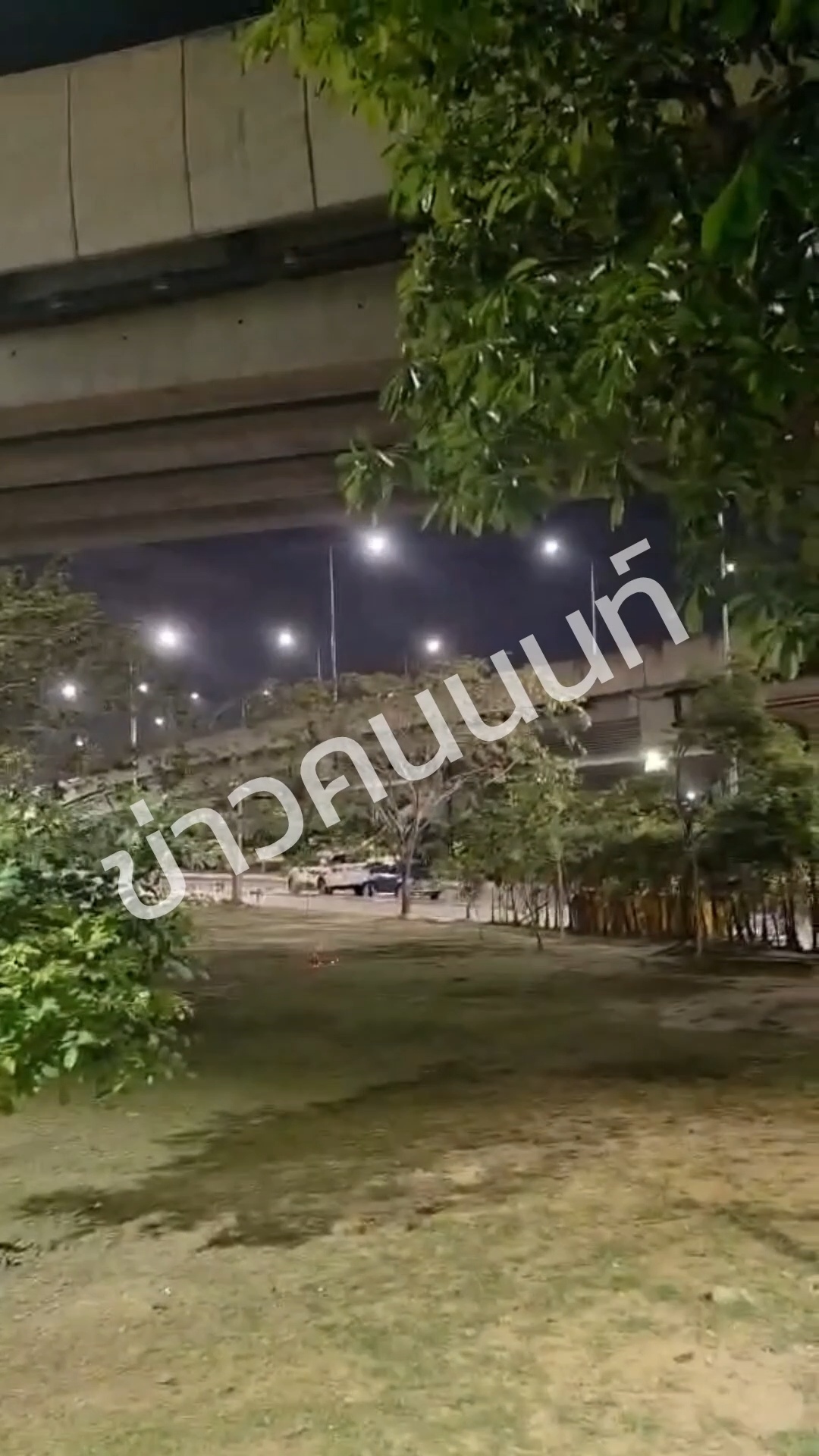 คนข้างบนจะรู้บ้างไหมนะ ว่าสะเก็ดไฟมันร่วงลงมา พิกัดสวนสาธารณะใต้ต่างระดับฉิมพลี