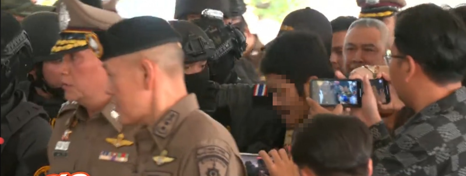 ด่วน !! หลายสำนักข่าวแจ้ง ‘ชายคลั่ง’ เตรียมเข้ามอบตัว : โดย “บิ๊กแจ๊ส” ยัน พาเข้ามอบตัวเย็นนี้ที่ ภ.จว.ปทุมธานี