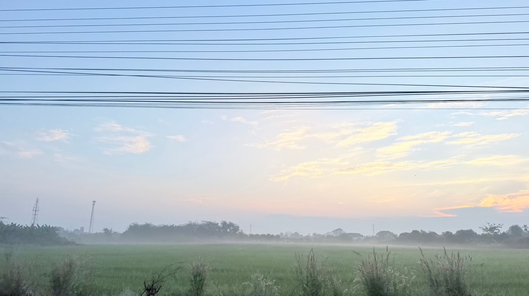 หมอกจางๆ หรือ ควัน คล้าย การจนบางทีไม่อาจรู้