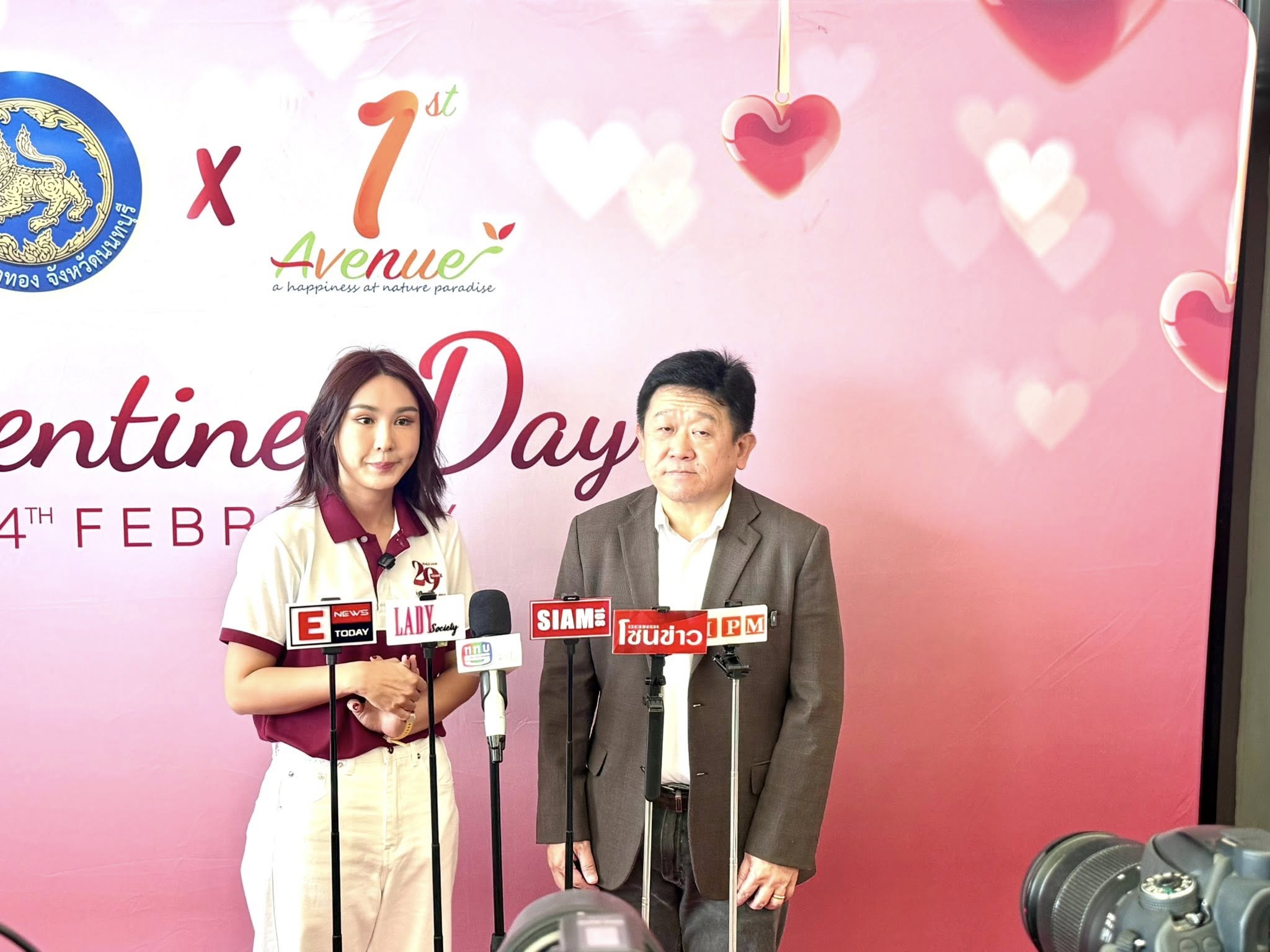 คึกคักคู่รัก จับมือจดทะเบียนสมรสสุดอบอุ่น หวานเกินต้านใน “วันวาเลนไทน์”