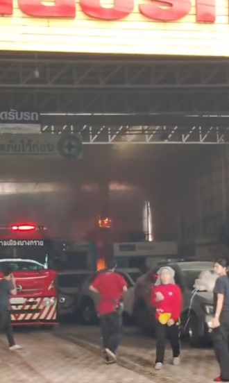 เพลิงไหม้ภายในอู่ซ่อมรถยนต์ ใกล้เคียงวัดจันทร์ บางกรวย