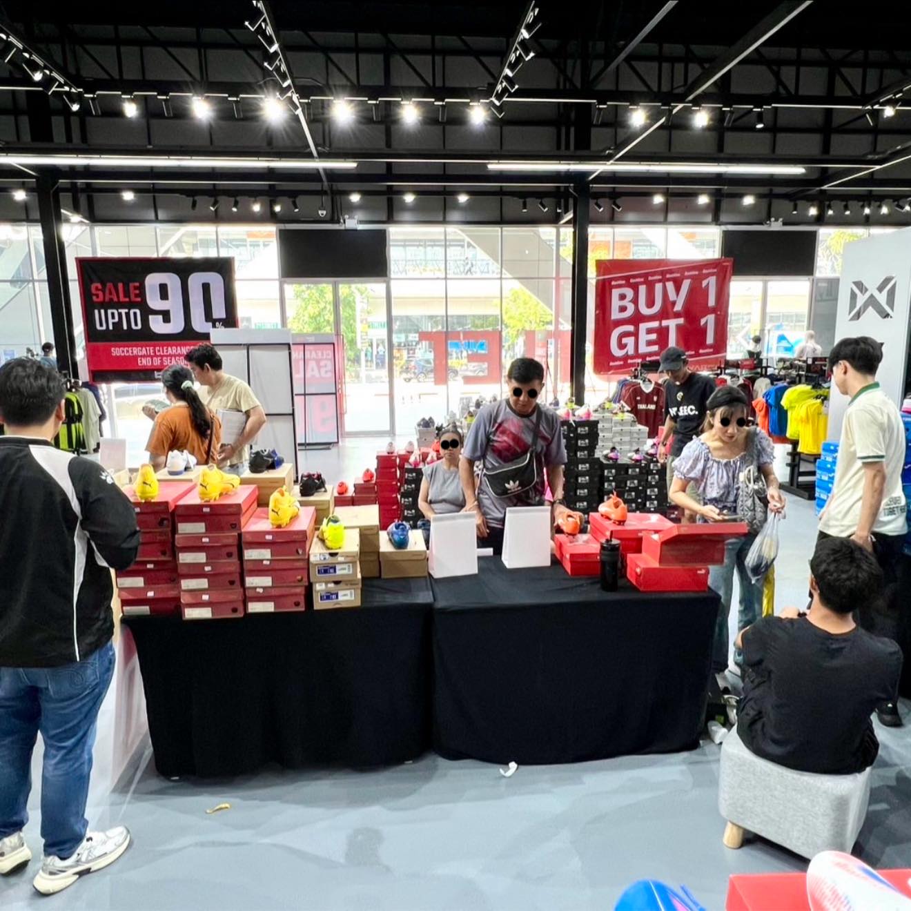 รีบเล้ยยย !! งานลดสุดยิ่งใหญ่สูงสุด 90% “งาน SoccerGate X Warrix Clearance Sale / End of Season”