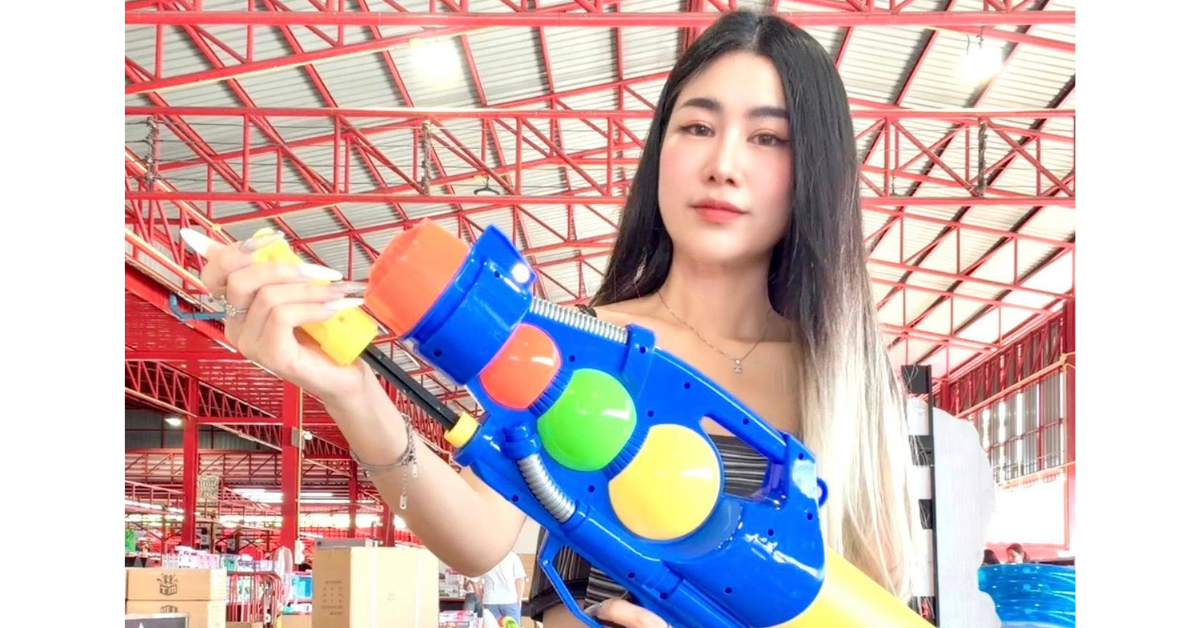 3 วันสุดท้าย รีบไปหา “ปืนฉีดน้ำสงกรานต์” กันจ้า กับกองทัพของเล่น “โกดังของเล่น 100” @นนทบุรี