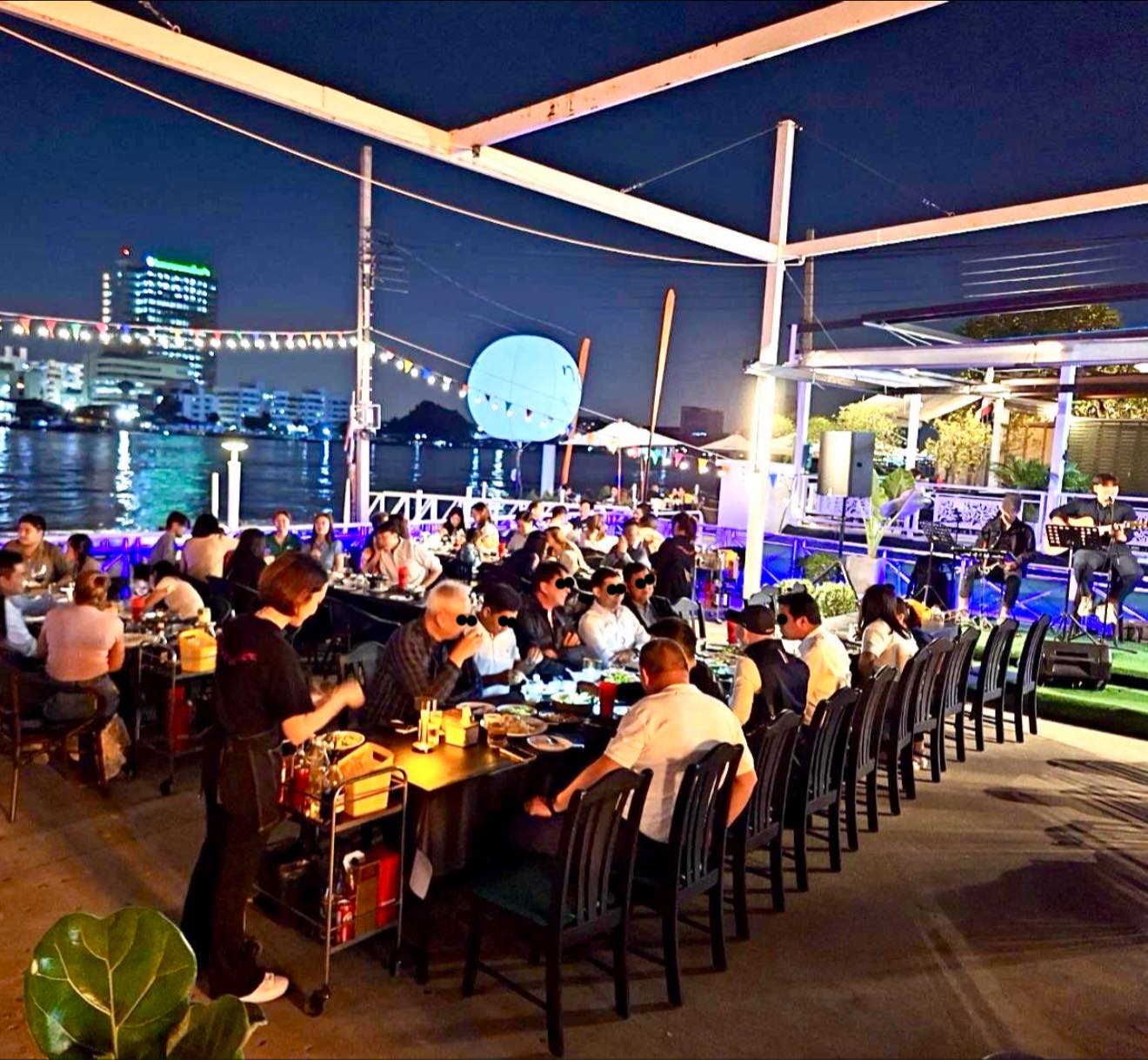 มาสาดมาโยกกันจ้า..ร้านปาร์ตี้สงกรานต์ มีคอนเสิร์ต & DJ ชิลล์วิวริมแม่น้ำ..เข้าฟรีต้องมาร้าน “นนท์ คาเฟ่ & บาร์”