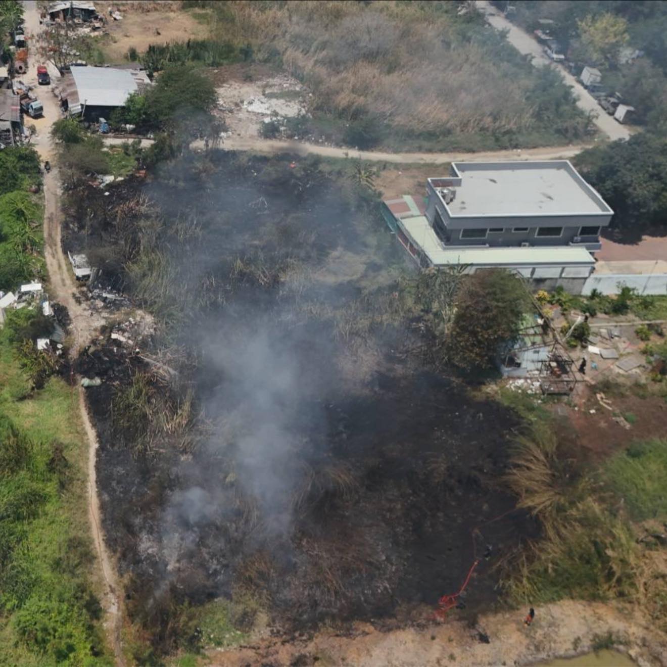 อัปเดตเหตุ ไฟไหม้ เหตุเพลิงไหม้ป่าหญ้า ตรงข้ามซอยอำพร