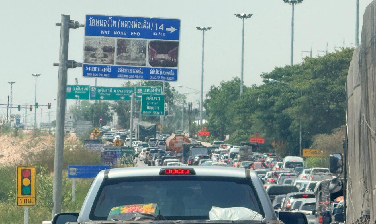 หยุดสงกรานต์ .. เดินทางขึ้นเหนือ … รถติดรถมากรถแน่นๆเลยจ้า