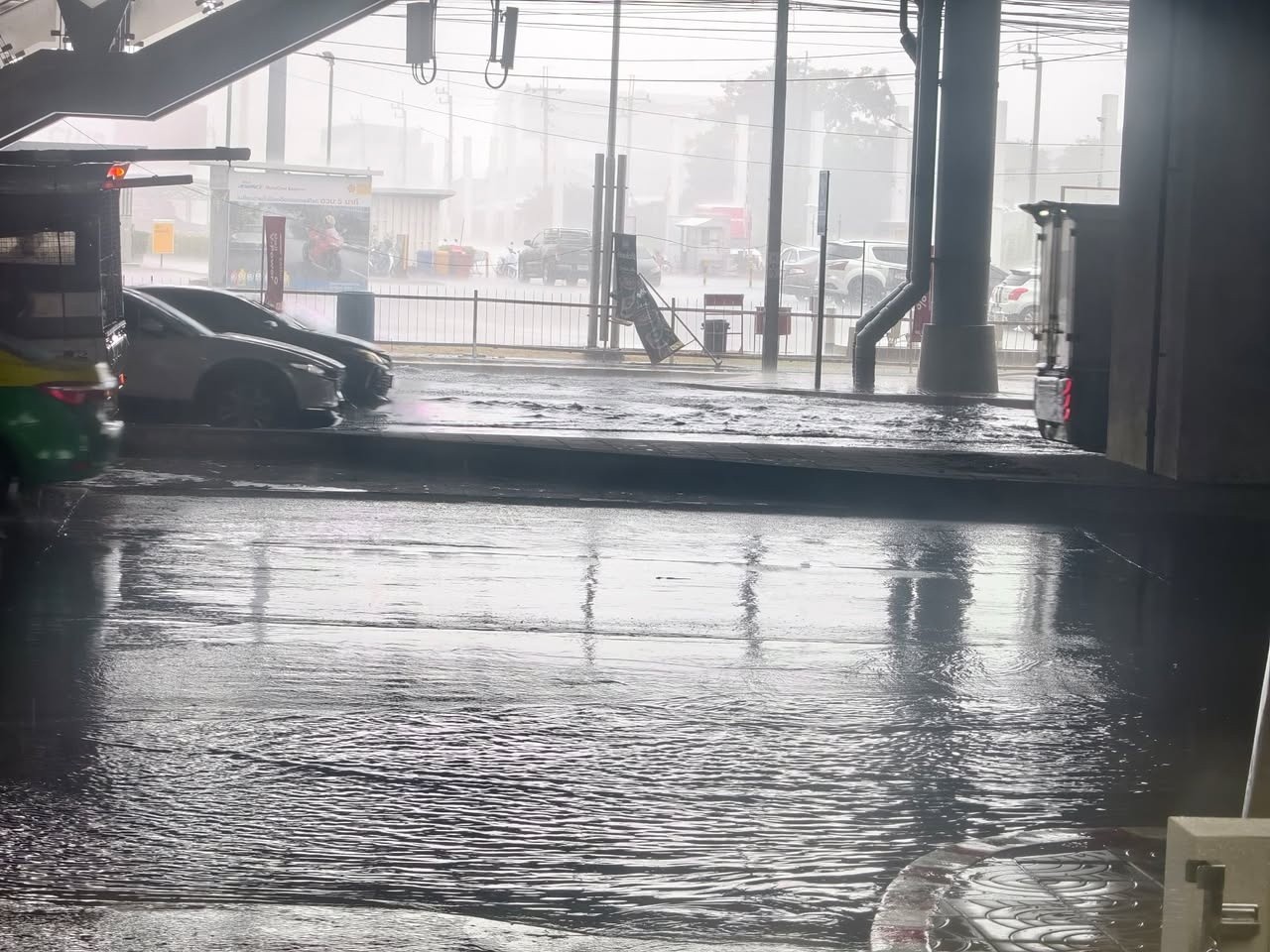 วันนี้ ฝนถล่ม นนทบุรี – กรุงเทพ อีกแล้ว