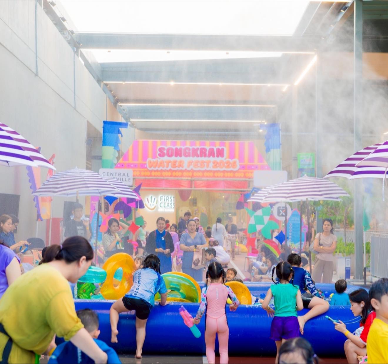 สงกรานต์..สาดน้ำในห้างกันมั้ย ข้างนอกแดดร้อนหลายๆ ที่ เซ็นทรัลเวสต์วิลล์