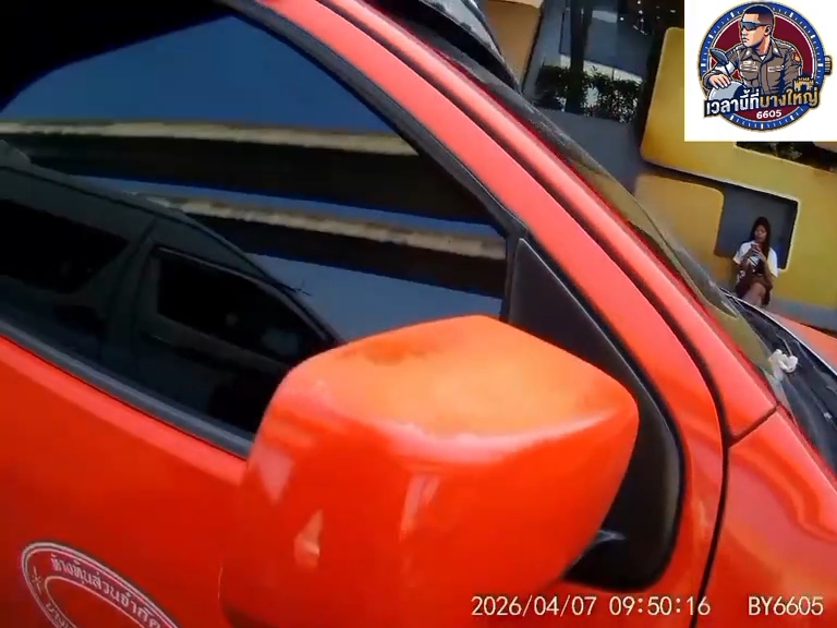 จอดแช่ จอดดอง หน้าห้างใหญ่กันเป็นประจำ จนรถด้านหลังติดกันยาว