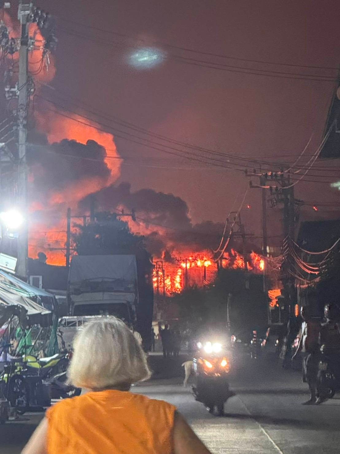 ด่วน รับแจ้งเหตุเพลิงไหม้โรงงาน บางนา-ตราด กม.13