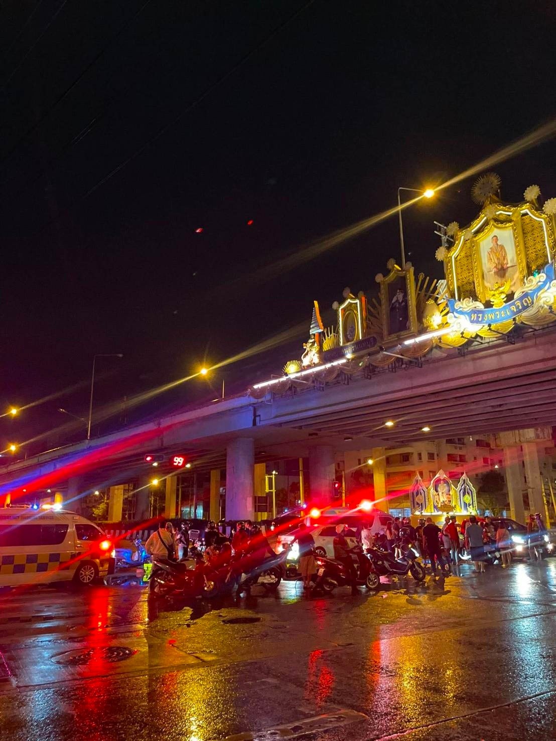 อุบัติเหตุ…รถชนกันหลายคัน มีผู้ได้รับบาดเจ็บ 2 ราย 1 ในนั้นมีอาการสาหัส