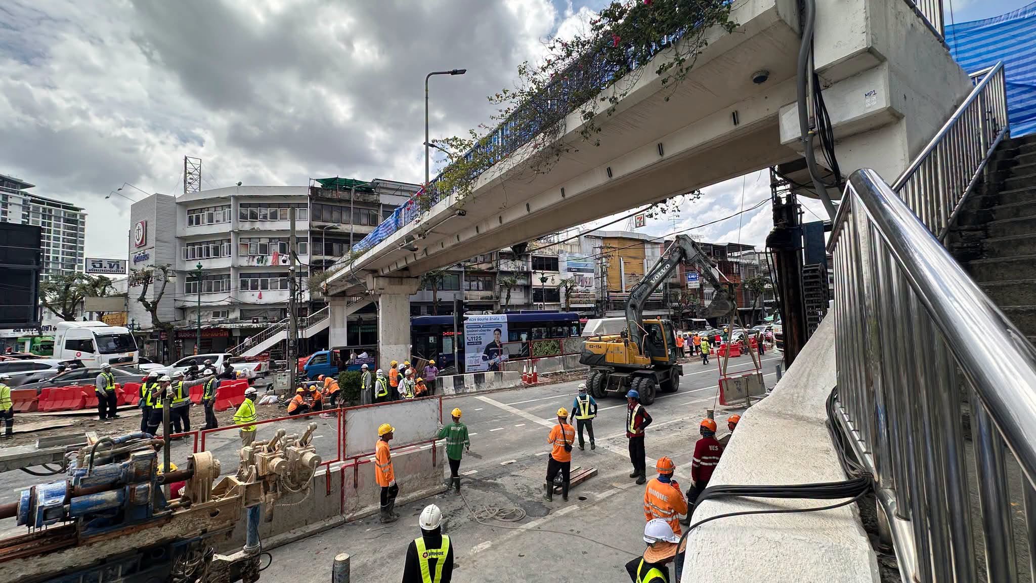 ปิดถนนประชาธิปกมุ่งหน้าวงเวียนใหญ่ 11 โมงวันนี้ จากเหตุอุโมงค์รถไฟฟ้าน้ำรั่ว