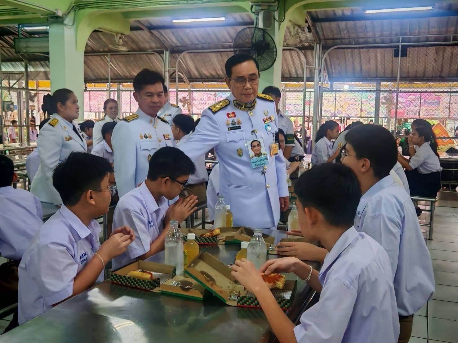 คืนนี้ปิดท้ายฝันดีด้วย ภาพของ “ลุงตู่” พลเอกประยุทธ์ จันทร์โอชา องคมนตรี