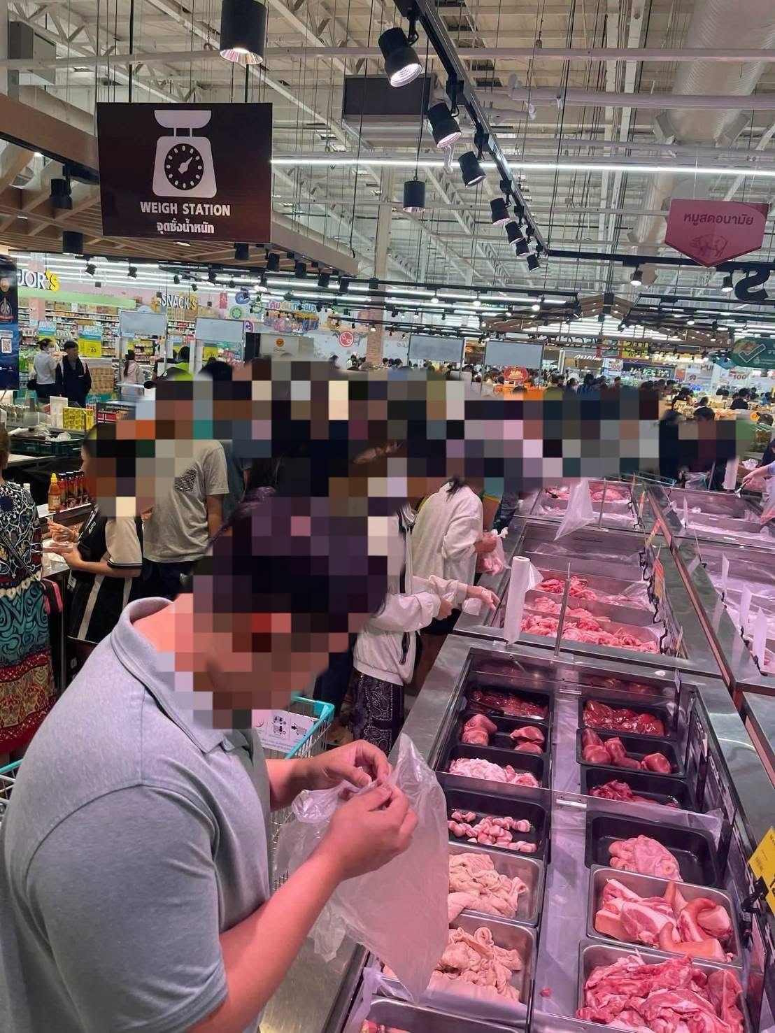 ประชาชน! แห่ตุนสิ้นค้า อุปโภค-บริโภค หวั่นสถานการณ์น้ำท่วมอาจแย่ลงกว่านี้
